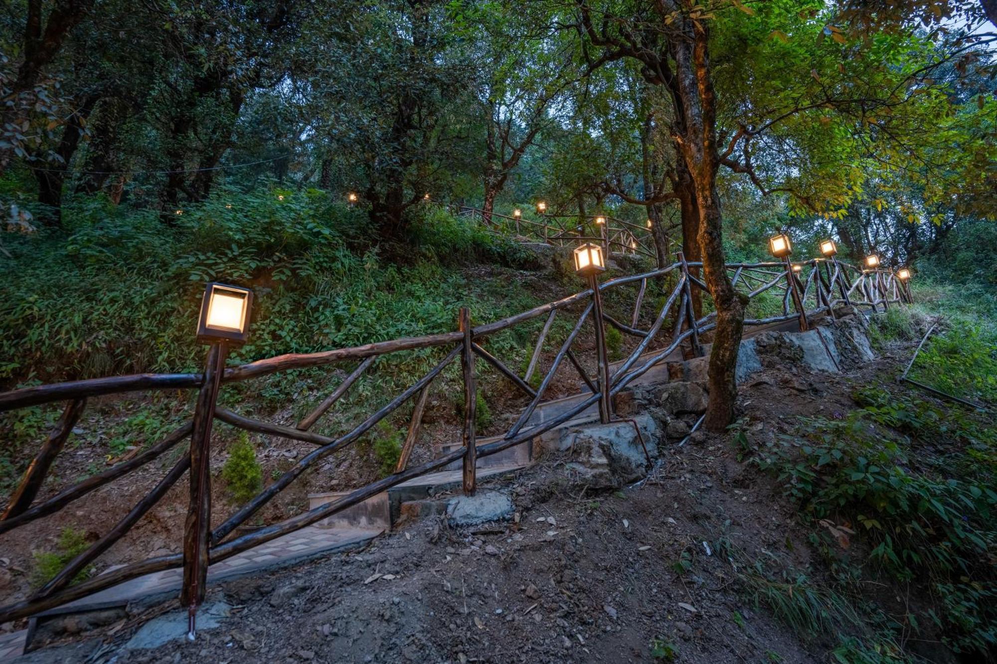 The Whispering Oaks Hotel Nainital Exterior photo