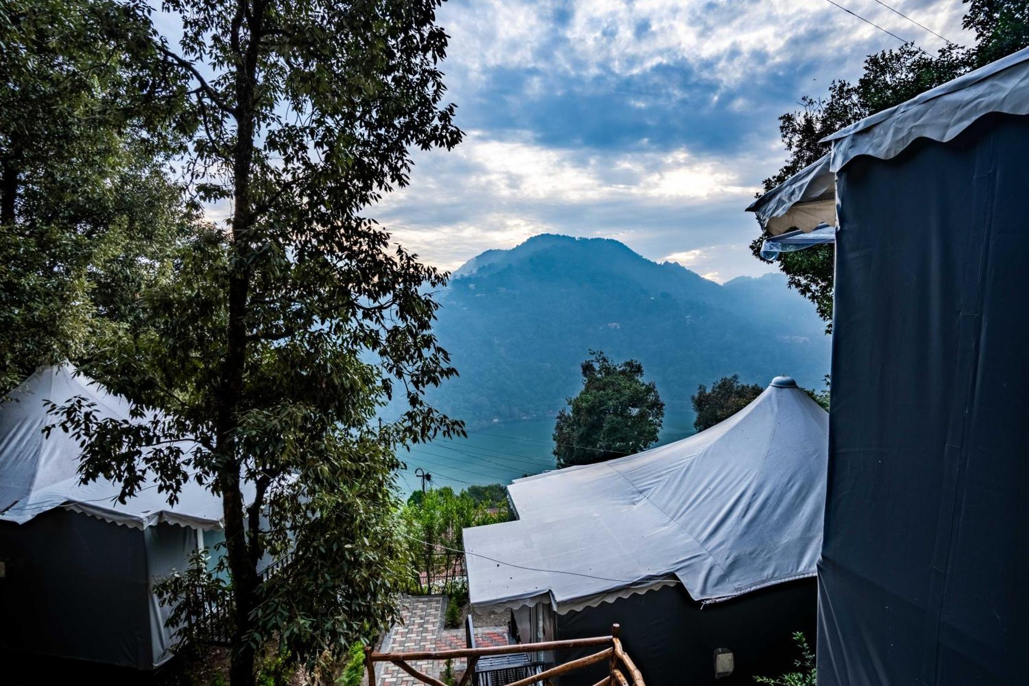 The Whispering Oaks Hotel Nainital Exterior photo