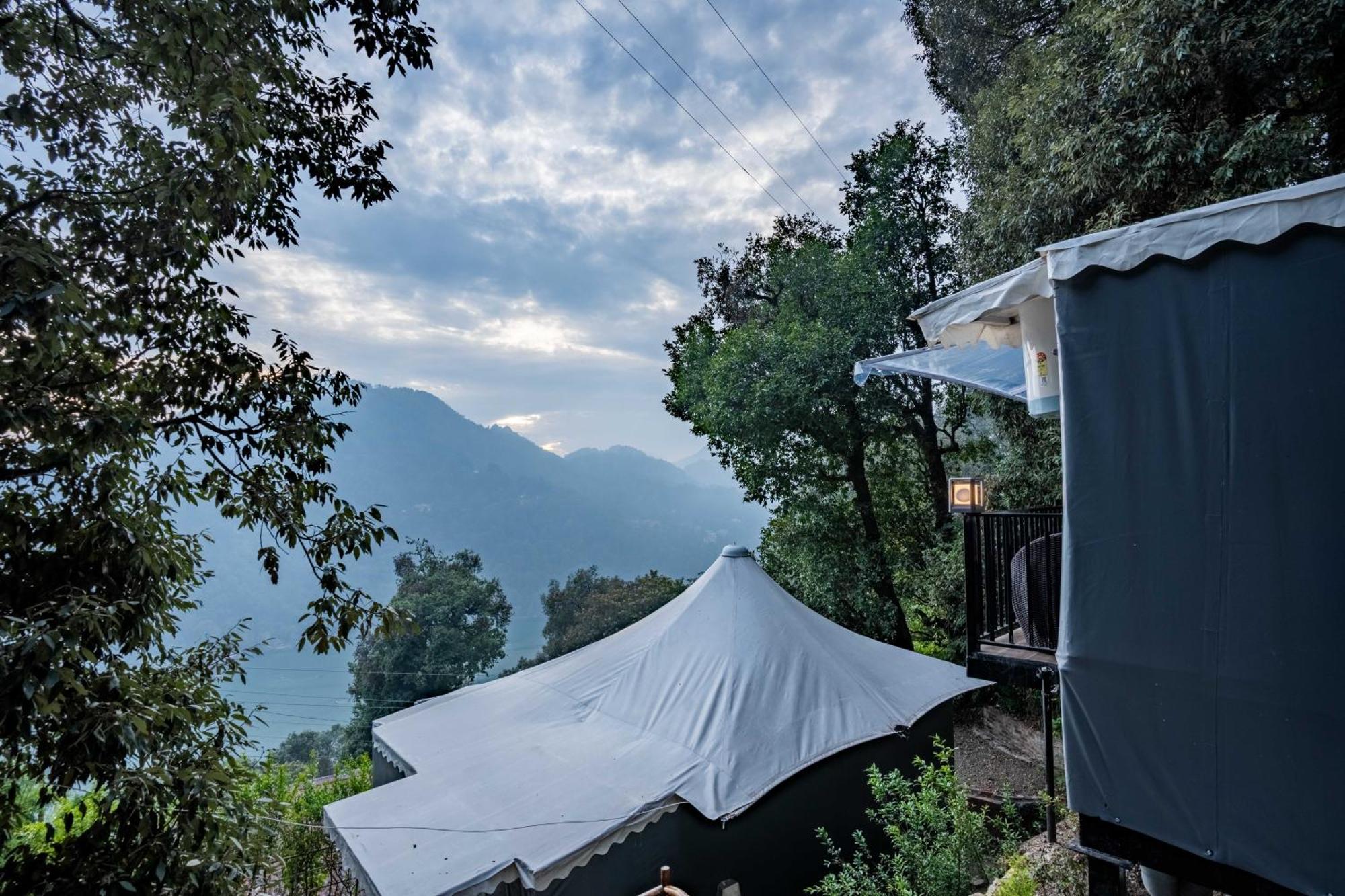 The Whispering Oaks Hotel Nainital Exterior photo