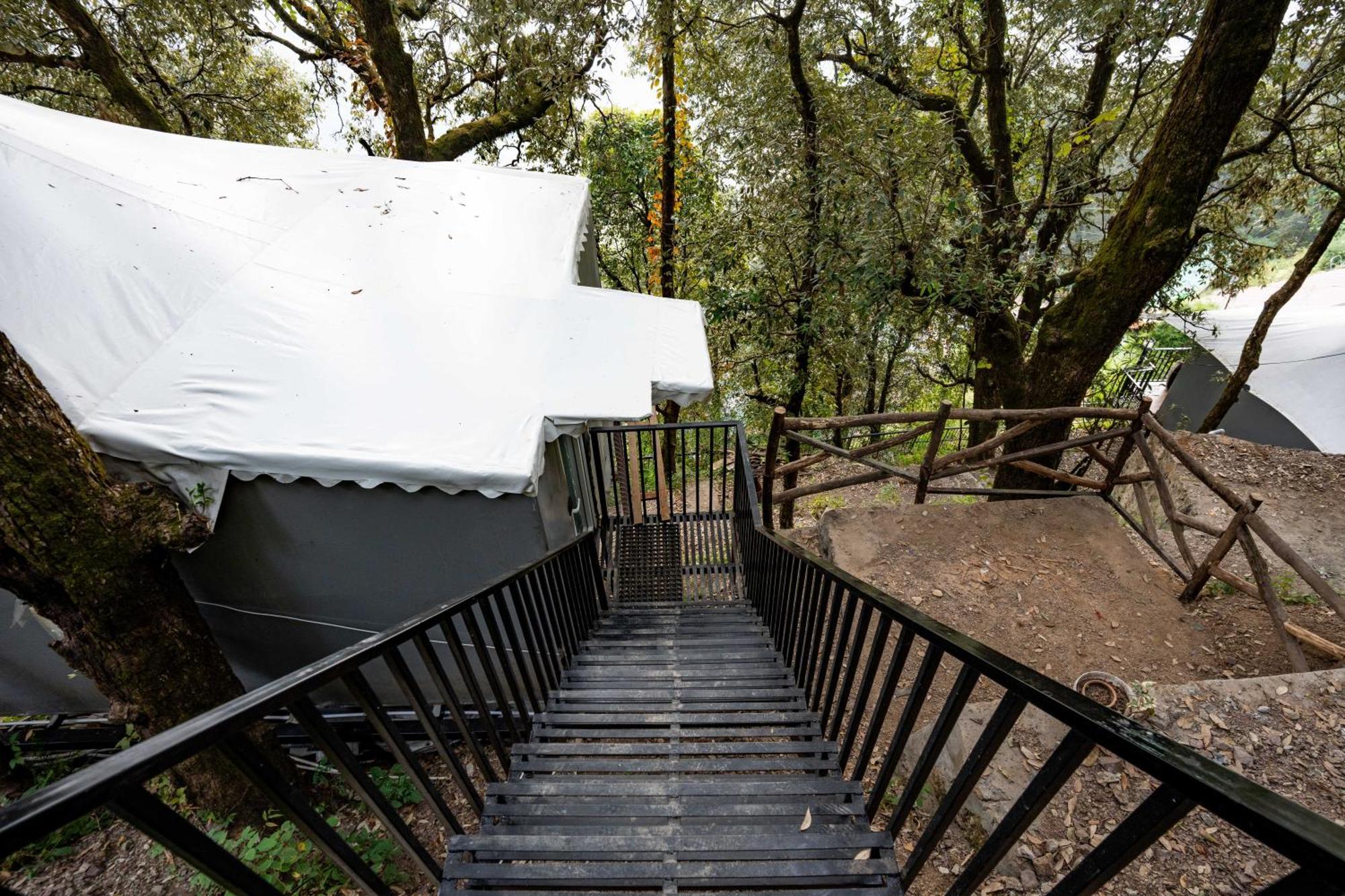 The Whispering Oaks Hotel Nainital Exterior photo