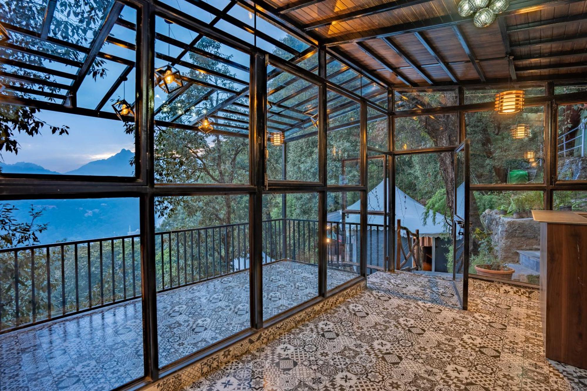 The Whispering Oaks Hotel Nainital Exterior photo