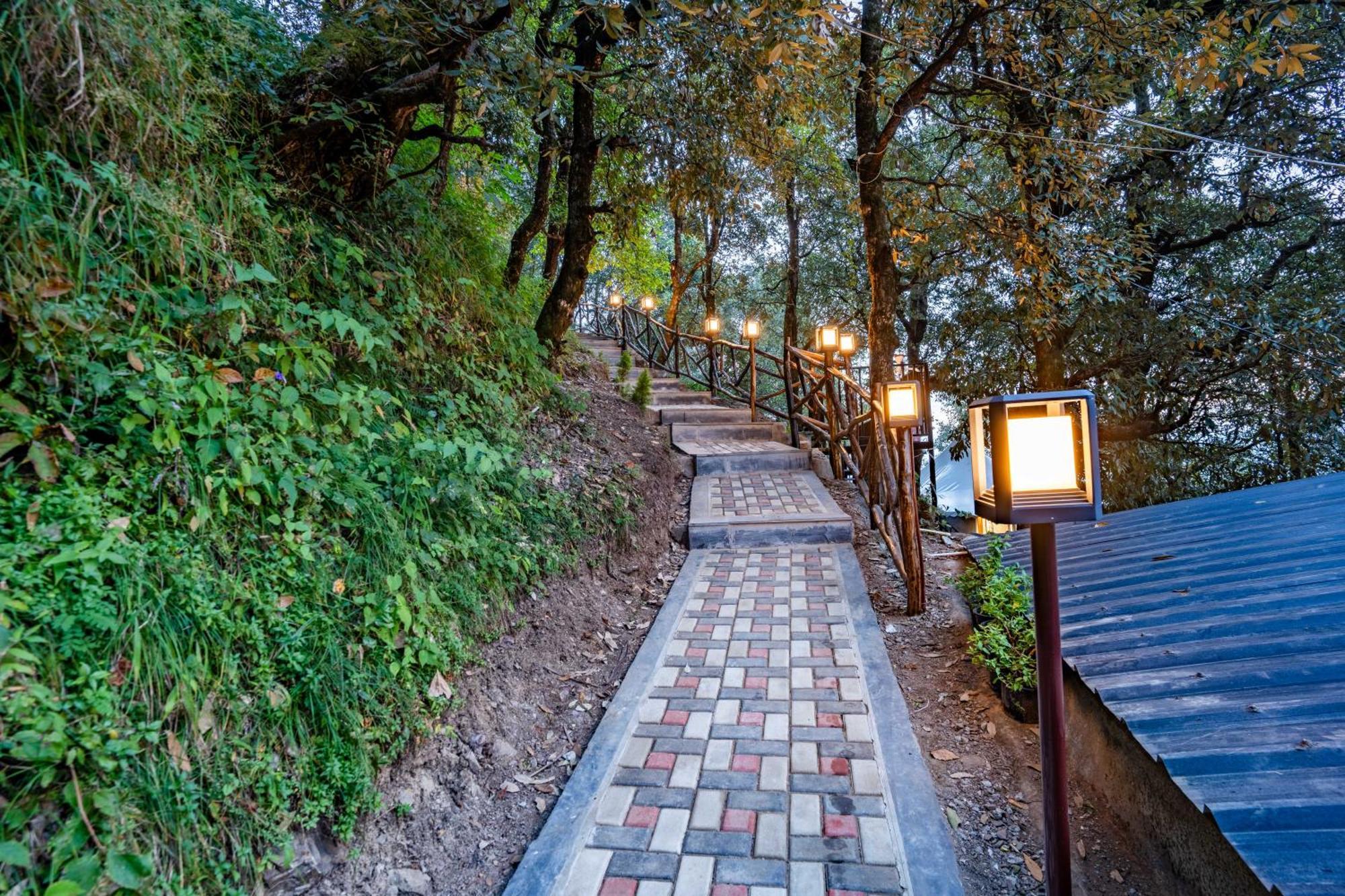 The Whispering Oaks Hotel Nainital Exterior photo